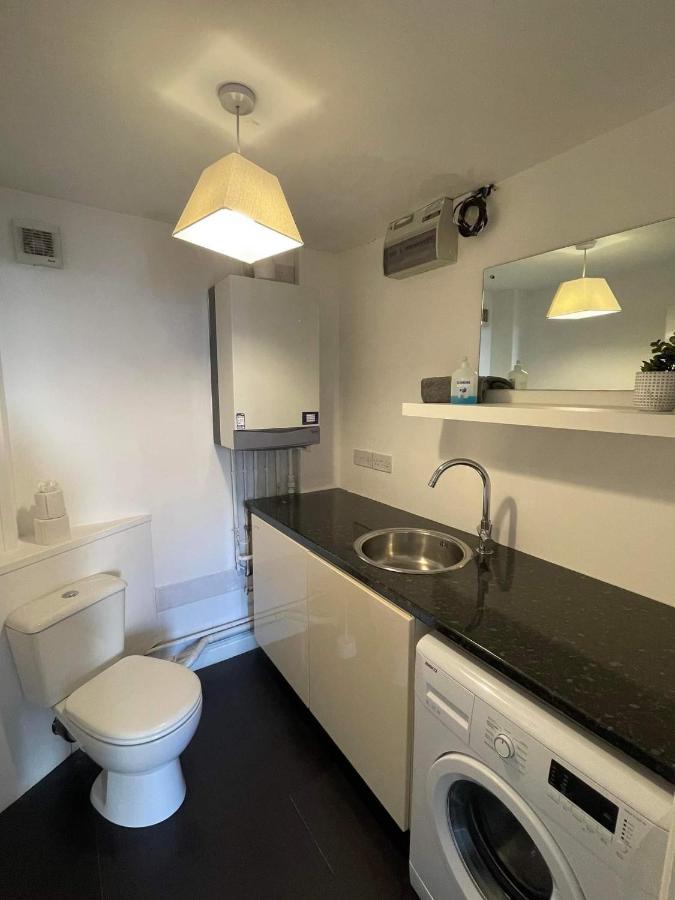 4 Laurel Court Villa อัลเวอร์สตัน ภายนอก รูปภาพ