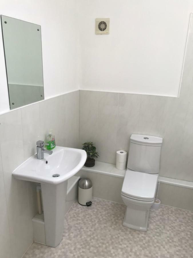 4 Laurel Court Villa อัลเวอร์สตัน ภายนอก รูปภาพ